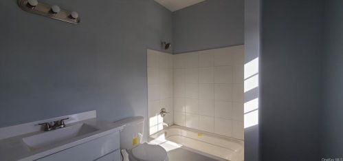 8 Mt Hope Rd, Middletown NY  10940-7128 exterior