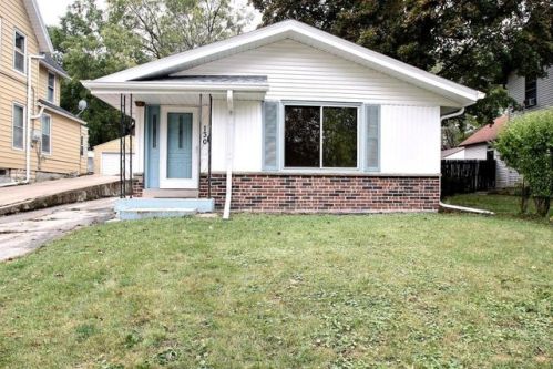 130 Randall St, Waukesha, WI 53188-3529