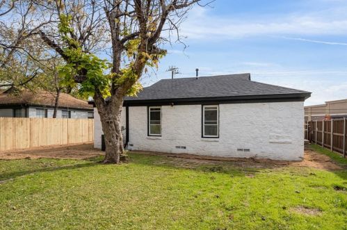 2521 Amelia St, Dallas TX  75235-8222 exterior