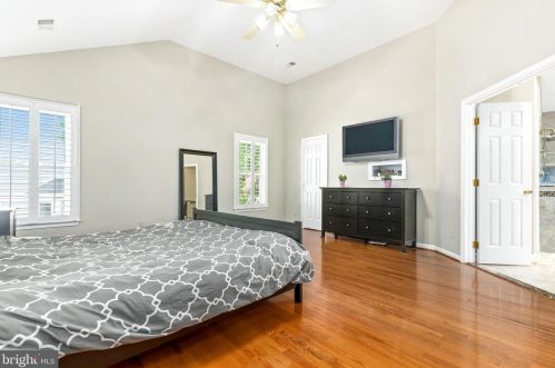 8006 Middlewood Pl, Springfield VA  22153-1928 exterior
