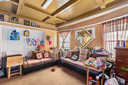 845 Isabella St, Oakland, CA 94607-3429