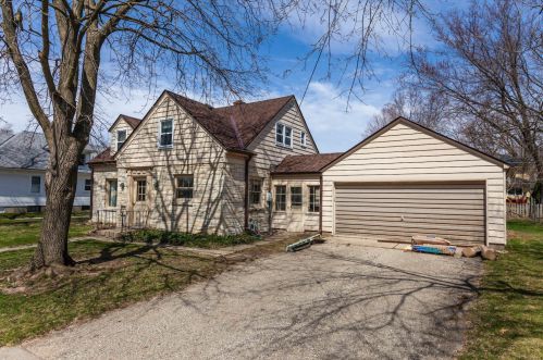 632 Cherry St, Oconomowoc, WI 53066-3102