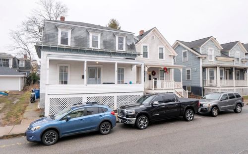 15 Bayview Ave, Middletown RI  02840-2107 exterior