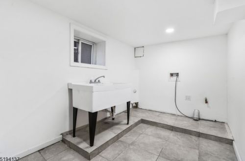 48 Oakland St, Irvington NJ  07111-2005 exterior