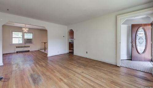 105 Renison Dr, Westbury NY  11590-1036 exterior