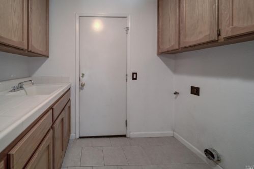 273 Sparrow St, Vacaville CA  95687-7223 exterior