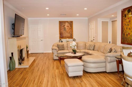 2834 Los Olivos Ln, Glendale CA 91214-2829 exterior