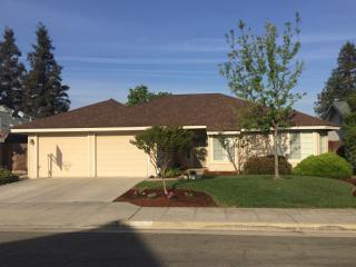 8047 8th St, Fresno, CA 93720-2220