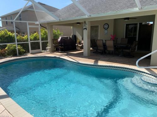 513 27th Ter, Cape Coral, FL 33904-2834