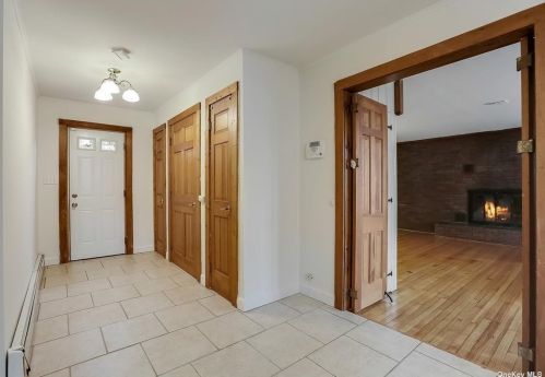 203 Smith Ave, Holbrook, NY 11741-1150