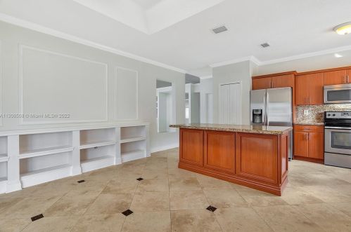 7090 5th Ave, Hialeah FL  33014-4952 exterior