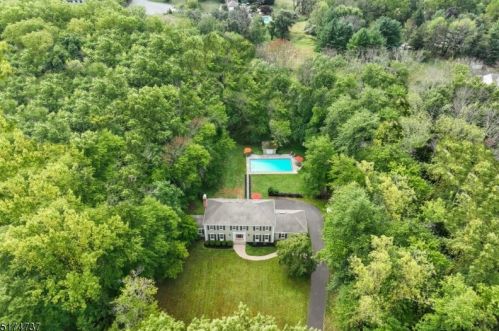 4 Campbells Brook Rd, White House Station, NJ 08889-3344