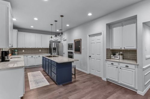 3808 Cherokee Dr, Bedford TX  76021-3110 exterior