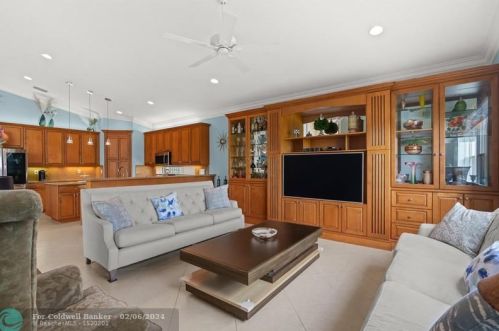 7062 Great Falls Cir, Boynton Beach FL  33437-3998 exterior