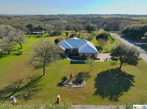 7 Arrowhead Blf, Seguin, TX 78155-8401