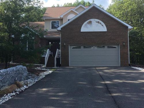 44 Turnberry Ln, Hazle Township, PA 18202-9592