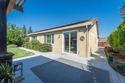 2275 Ravenbrook Ln, Manteca CA  95336-8329 exterior