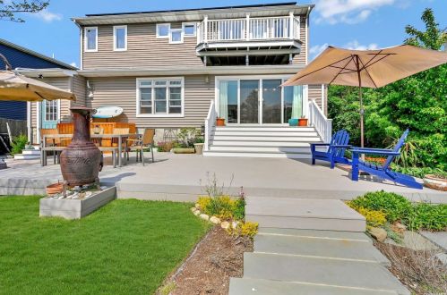 624 Tower Mews, Oakdale NY  11769-2449 exterior