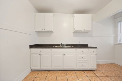 930 11th St, Long Beach CA  90813-3577 exterior