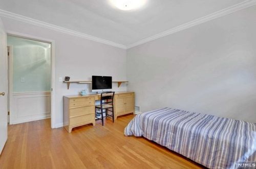 243 Burnside Pl, Ridgewood NJ  07450-1701 exterior