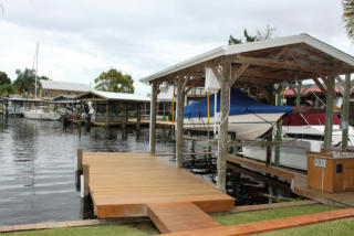 181 Sportsman Dr, Welaka, FL 32193-3409