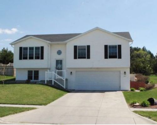 805 9th St, Holland, NE 68372-9505