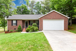 1945 Colonial Cir, Maryville, TN 37803-2677