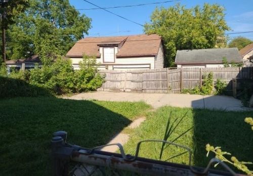 3842 11th St, Milwaukee, WI 53206-3056