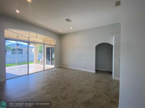 327 188th Ter, Hollywood FL  33029-5441 exterior