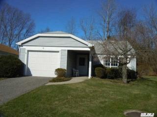 6 Lamont Ct, Panamoka, NY 11961-2051