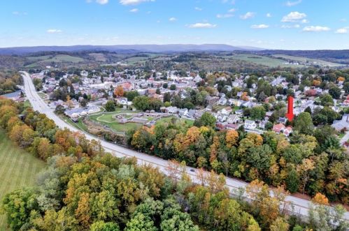 310 Loyalhanna St, Ligonier, PA 15658-1416