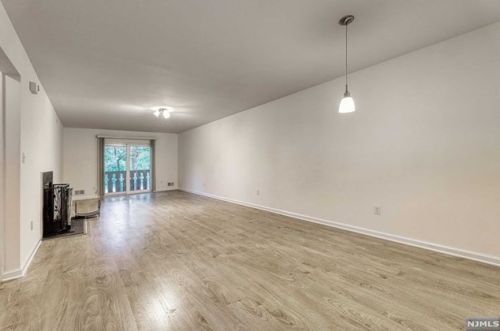 1807 Faulkner Ct, Mahwah NJ  07430-3491 exterior