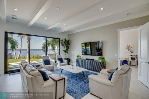 225 Osprey Ct, Vero Beach FL 32963-2652 exterior