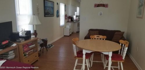 322 Dupont Ave, Pelican Island NJ  08751-2418 exterior