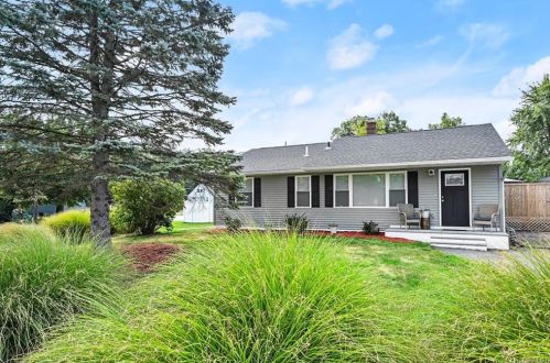 8 Heath Rd, Fishkill NY 12524-2024 exterior