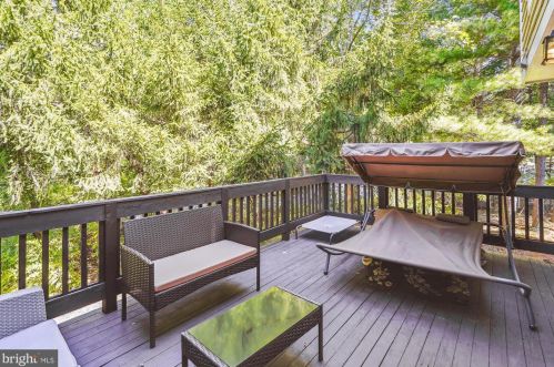 1502 Deer Point Way, Herndon VA  20194-1584 exterior