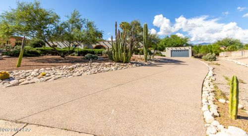 7601 Sabino Vista Dr, Tucson, AZ 85750-2713