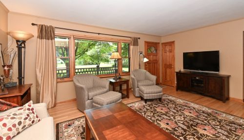 1524 El Rancho Dr, Thiensville WI  53092-5623 exterior