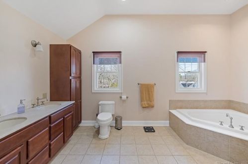 6 Nolan St, Norwalk CT  06850-2525 exterior