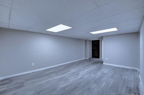 50 Bette Dr, Manchester CT  06040-6814 exterior