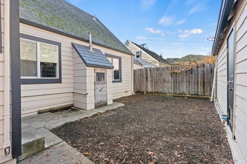 120 Thomas St, Ukiah CA  95482-5822 exterior