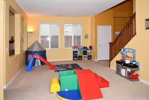 1057 Queen Annes Ln, Beaumont, CA 92223-7815