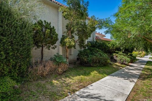 1060 Elm Ave, Glendale, CA 91201-1627