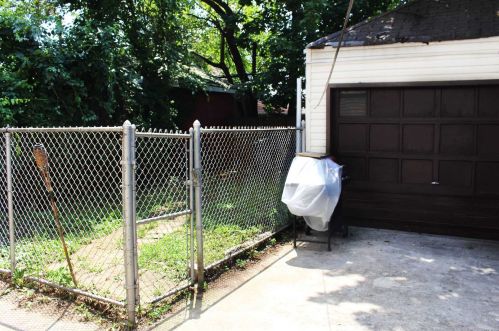 93-20 215th St, Jamaica, NY 11428-1035