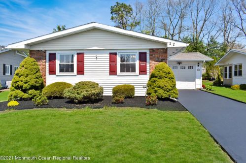 22 Phillips Rd, Bricktown, NJ 08724-2441