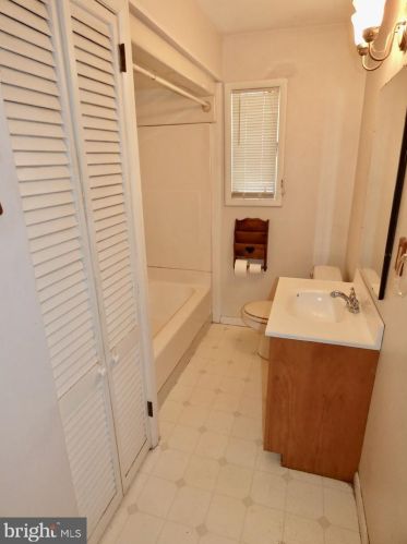 2219 Henlopen Ave, Wilmington DE  19804-3621 exterior