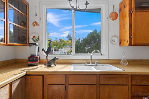 1233 Gloria Dr, Santa Rosa CA 95407-7483 exterior