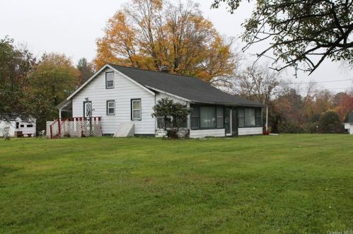496 Bloomingburg Rd, Middletown, NY 10940-8437