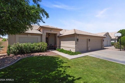 902 Lakeshore Pl, Chandler, AZ 85226-2180