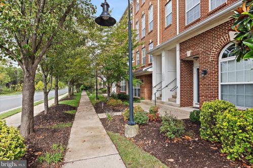 15424 Rosemont Manor Dr, Haymarket, VA 20169-6240